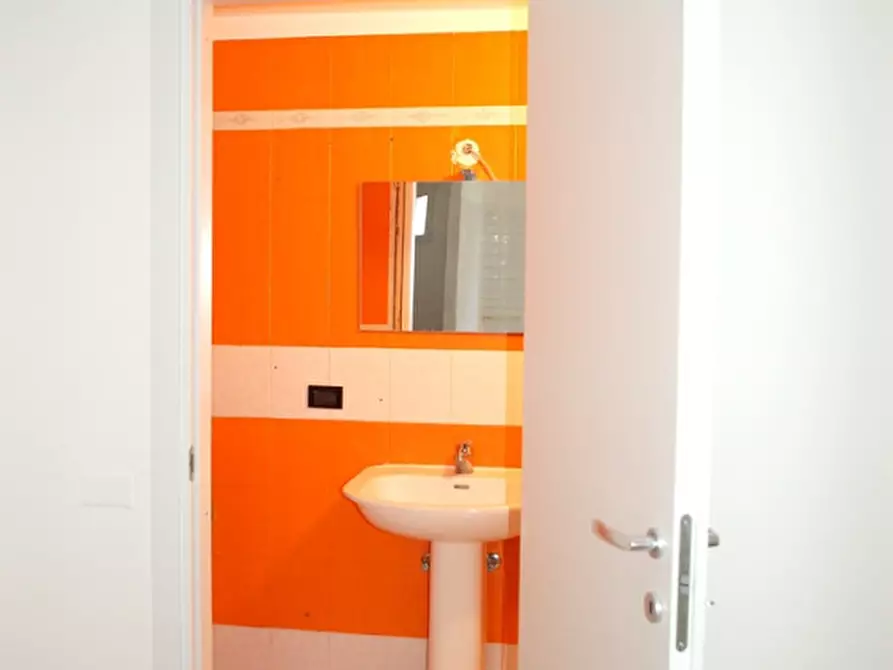 Immagine 24 di Appartamento in vendita  in Viale a Riccione