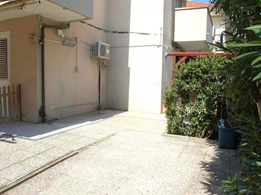 Immagine 26 di Appartamento in vendita  in Viale a Riccione