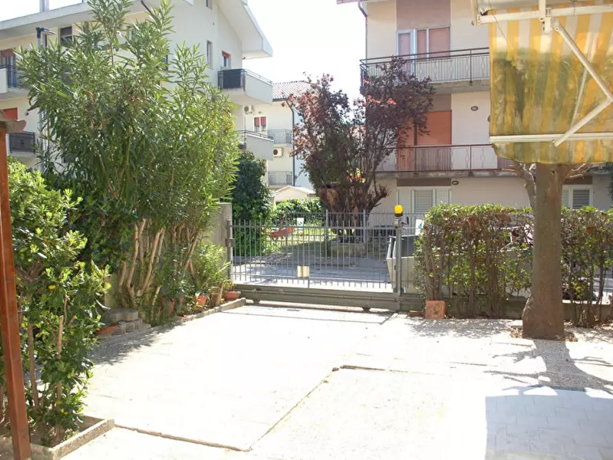 Immagine 29 di Appartamento in vendita  in Viale a Riccione