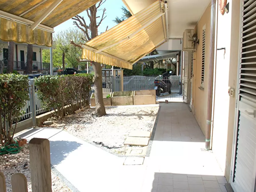 Immagine 30 di Appartamento in vendita  in Viale a Riccione
