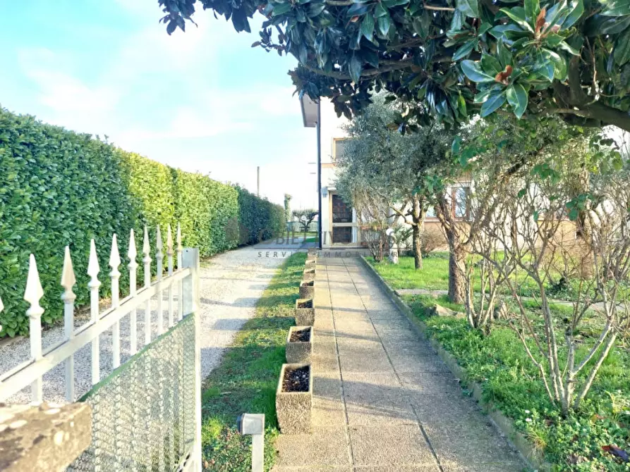 Immagine 1 di Casa bifamiliare in vendita  in Via San Martino a Veggiano