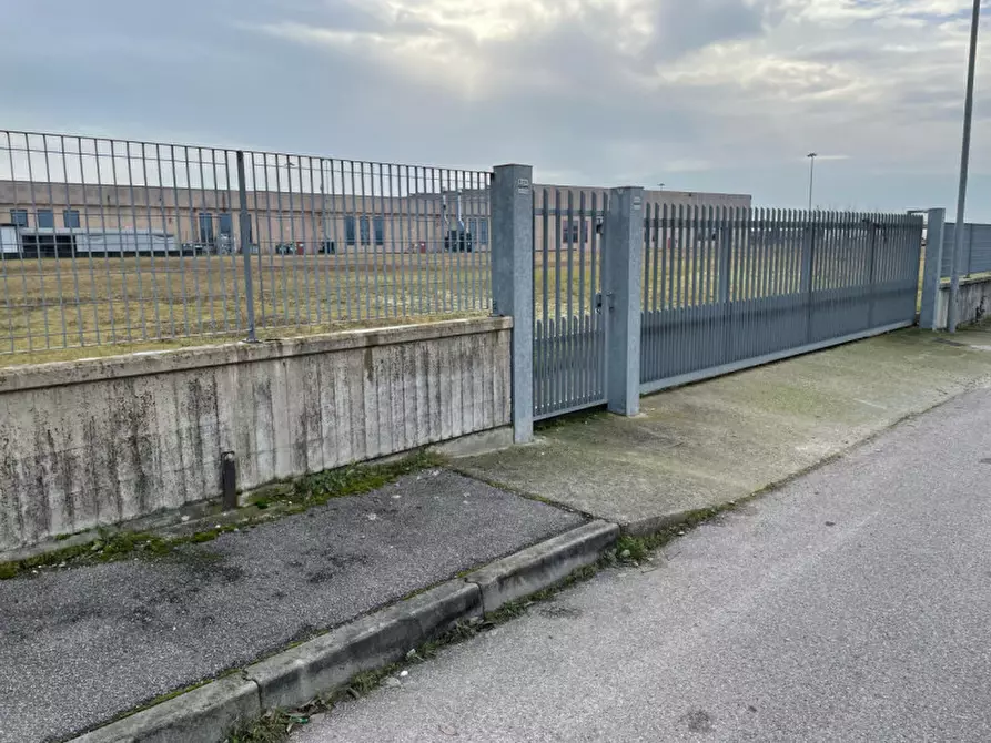 Immagine 4 di Terreno in vendita  in SP8 a Solferino