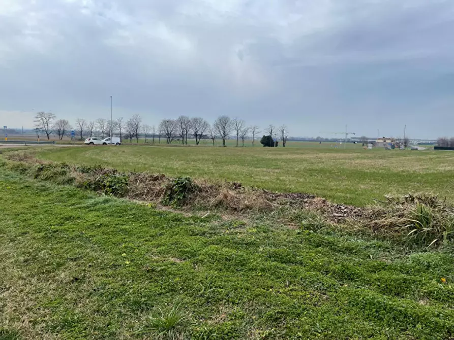 Immagine 9 di Terreno in vendita  in SP8 a Solferino
