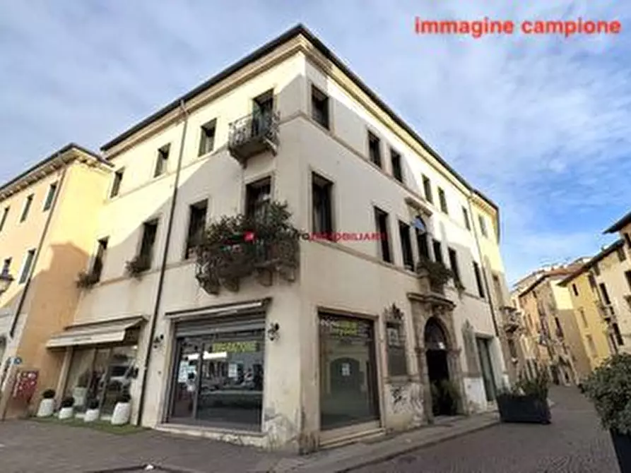 Immagine 1 di Negozio in affitto  in Via Guglielmo Marconi a Altavilla Vicentina