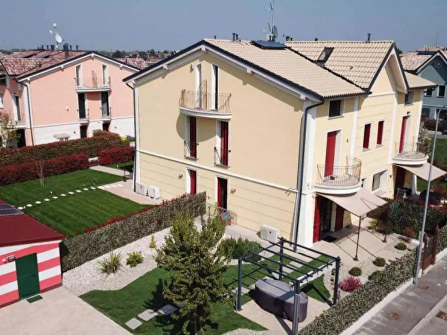 Immagine 25 di Casa quadrifamiliare in vendita  in Strada Chiaviche a Parma