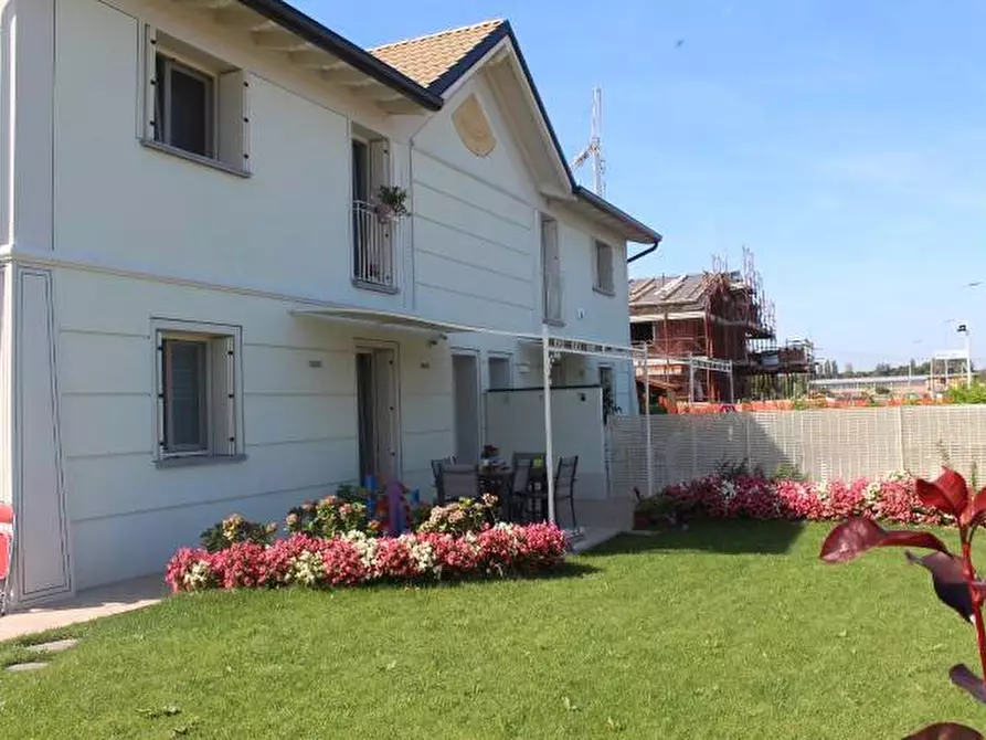 Immagine 1 di Casa quadrifamiliare in vendita  in Strada Chiaviche a Parma