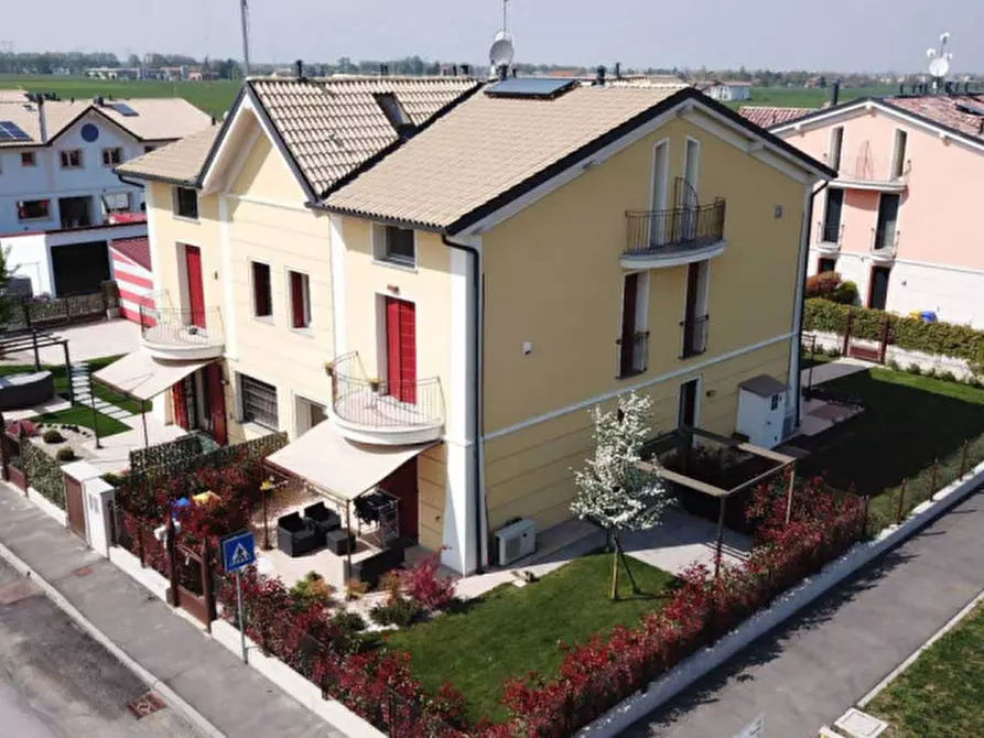 Immagine 29 di Casa quadrifamiliare in vendita  in Strada Chiaviche a Parma