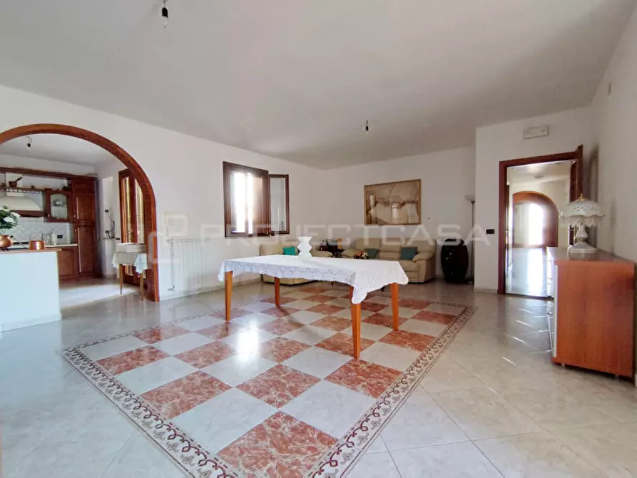 Immagine 1 di Villa in vendita  in Via Montegrappa a Scorrano