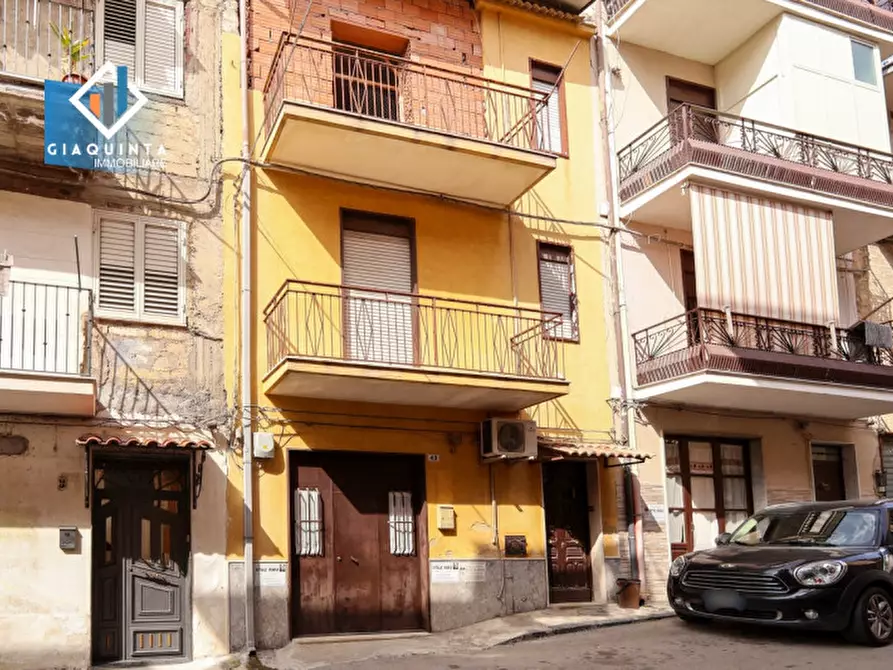 Immagine 1 di Casa indipendente in vendita  in VIA DEI GIARDINI n. 27-29 a Palagonia