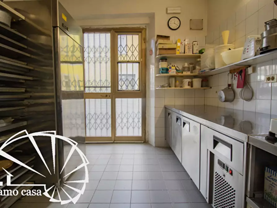 Immagine 3 di Attività commerciale in vendita  a Prato