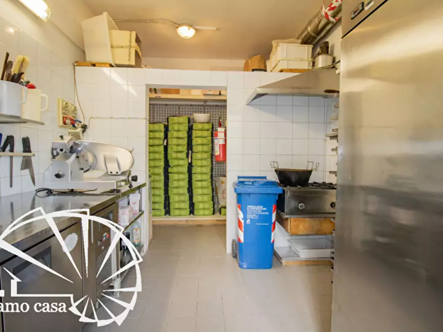 Immagine 4 di Attività commerciale in vendita  a Prato