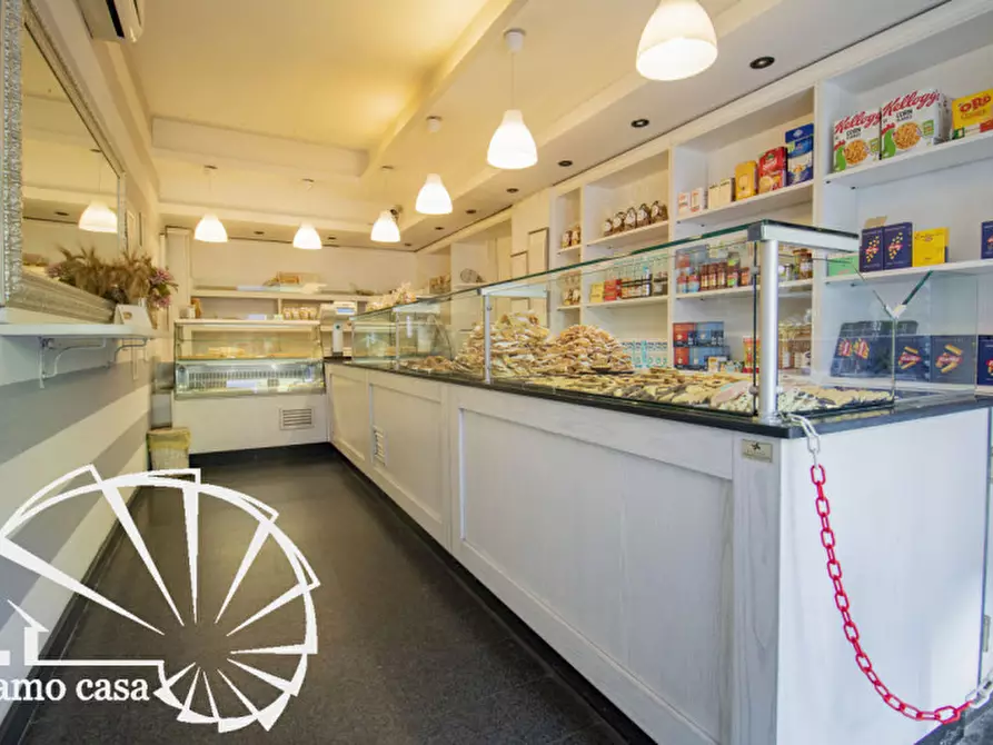 Immagine 6 di Attività commerciale in vendita  a Prato