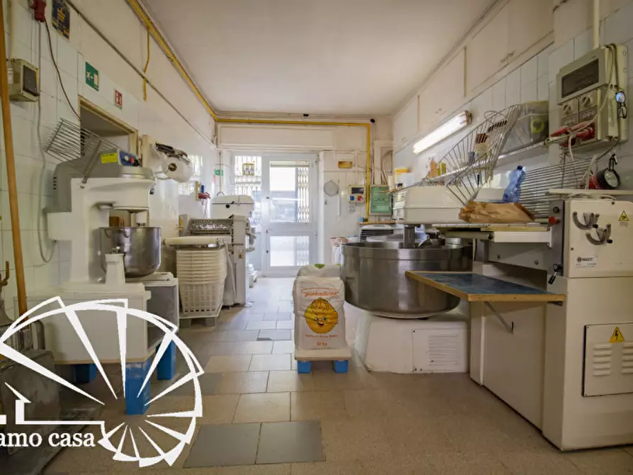 Immagine 9 di Attività commerciale in vendita  a Prato