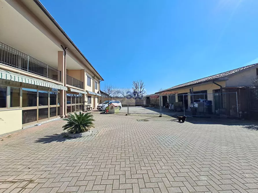 Immagine 15 di Rustico / casale in vendita  in via cavalletto 18 a Rovato