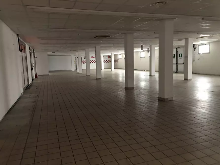 Immagine 4 di Attività commerciale in vendita  in Via Martiri della Libertà a Lograto