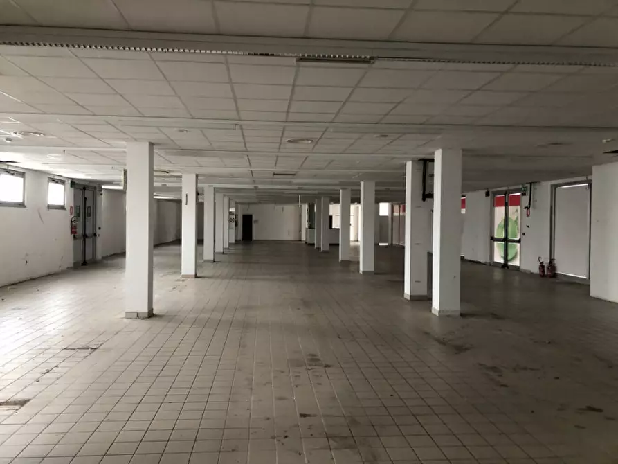 Immagine 8 di Attività commerciale in vendita  in Via Martiri della Libertà a Lograto