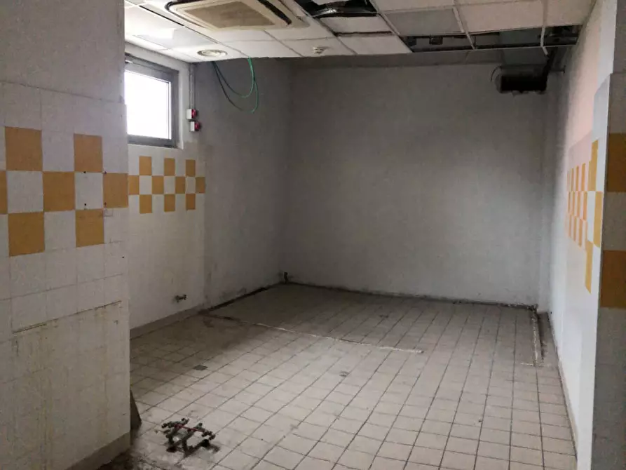 Immagine 10 di Attività commerciale in vendita  in Via Martiri della Libertà a Lograto