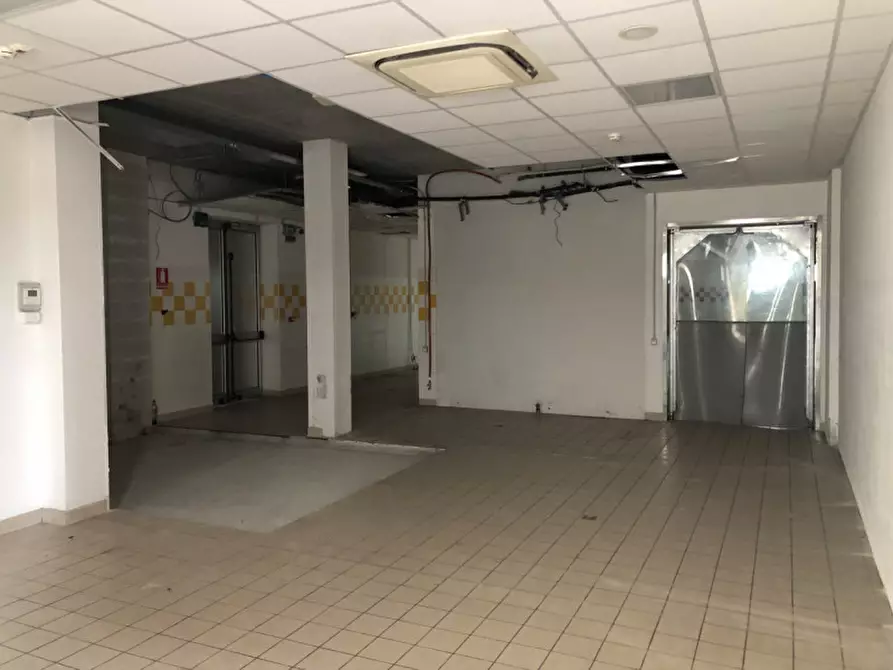 Immagine 11 di Attività commerciale in vendita  in Via Martiri della Libertà a Lograto