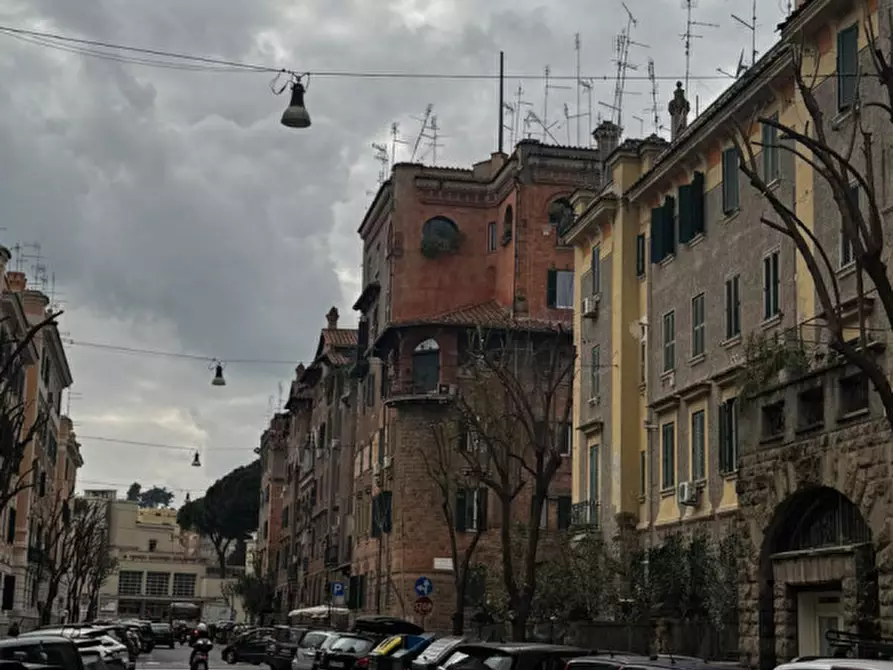 Immagine 5 di Negozio in vendita  in Via Francesco Caracciolo a Roma