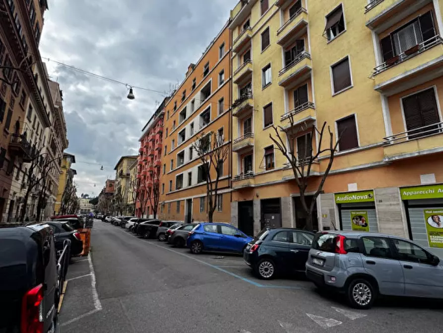 Immagine 8 di Negozio in vendita  in Via Francesco Caracciolo a Roma