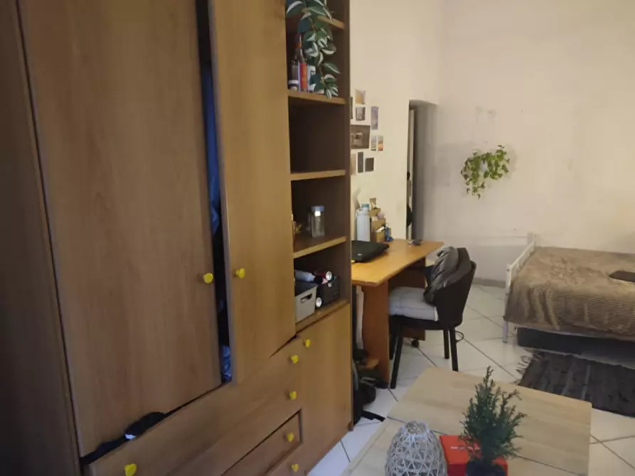 Immagine 13 di Camera in affitto  in Via Pessina a Napoli