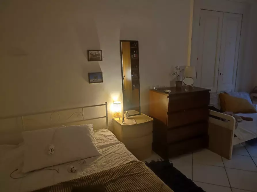Immagine 15 di Camera in affitto  in Via Pessina a Napoli