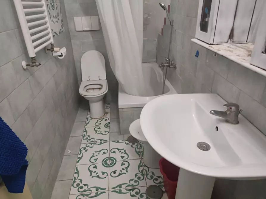 Immagine 16 di Camera in affitto  in Via Pessina a Napoli