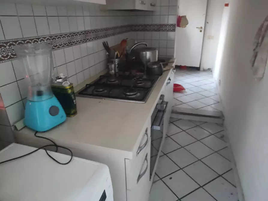 Immagine 19 di Camera in affitto  in Via Pessina a Napoli
