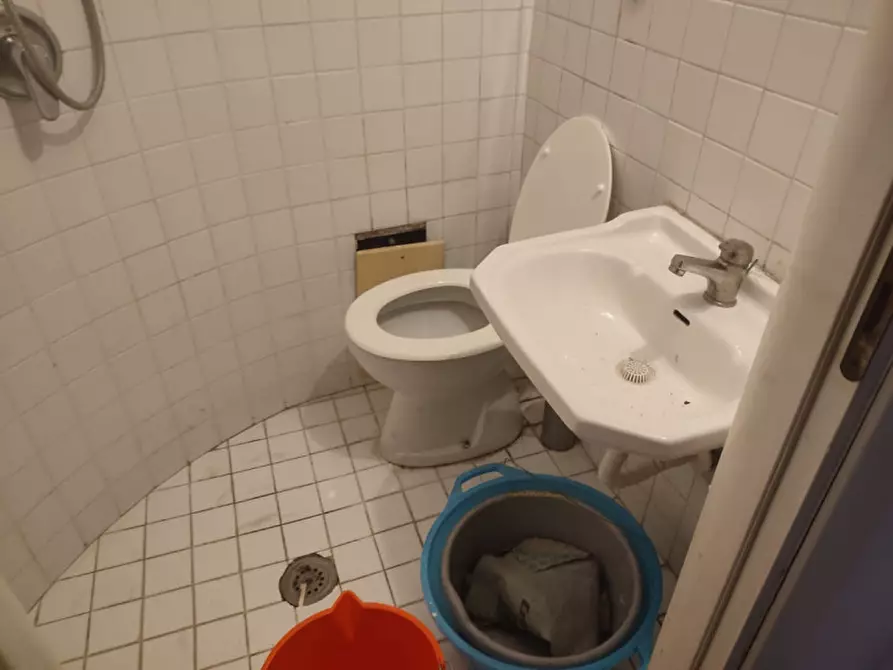 Immagine 23 di Camera in affitto  in Via Pessina a Napoli