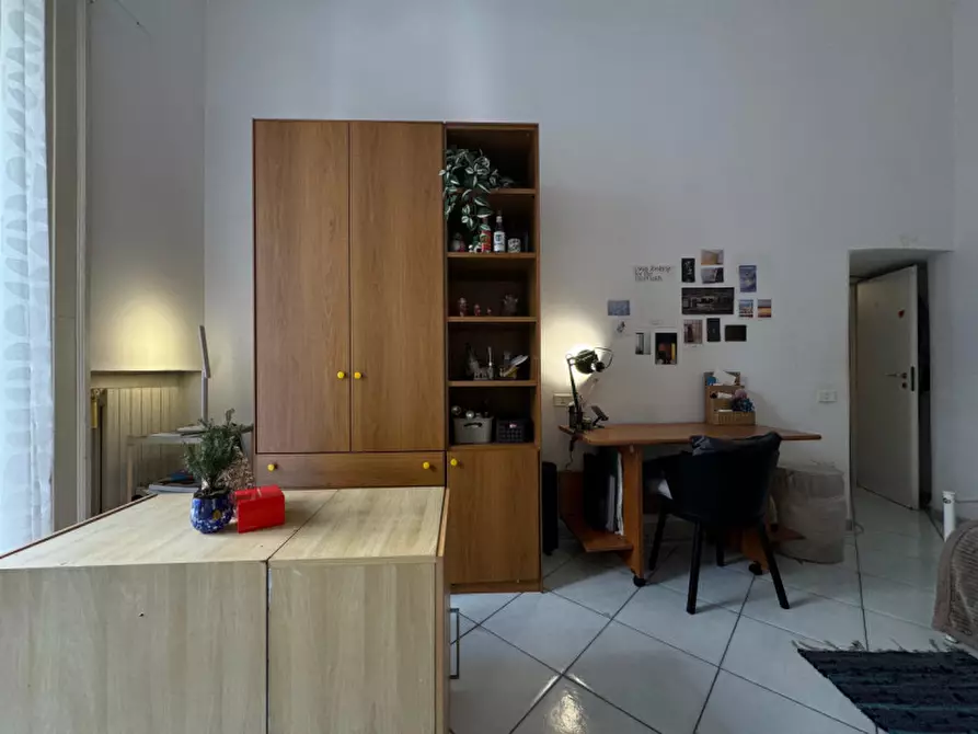 Immagine 26 di Camera in affitto  in Via Pessina a Napoli