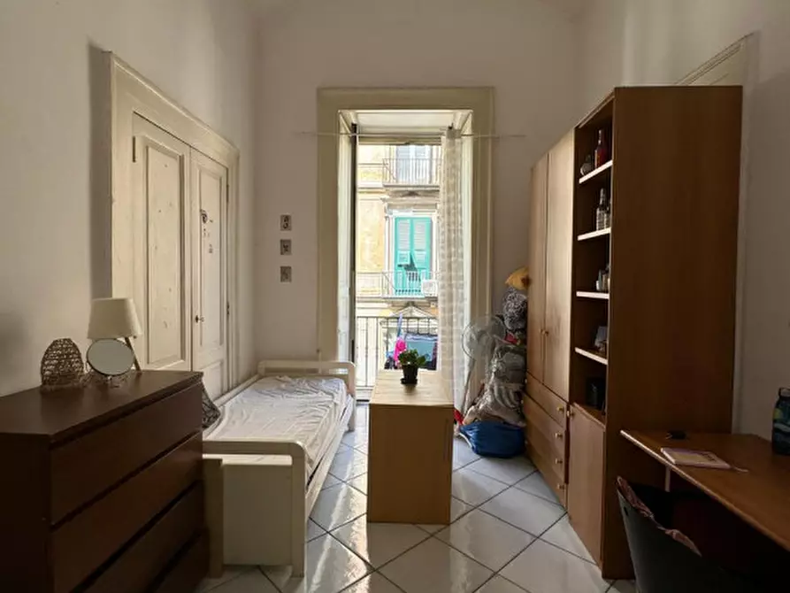 Immagine 31 di Camera in affitto  in Via Pessina a Napoli