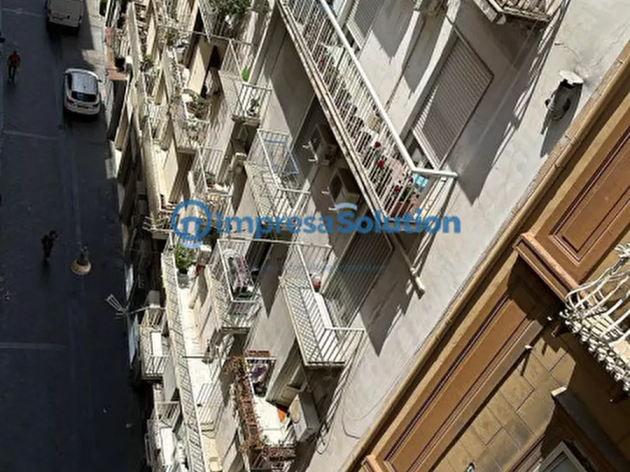 Immagine 2 di Camera in affitto  in Via Chiaia a Napoli