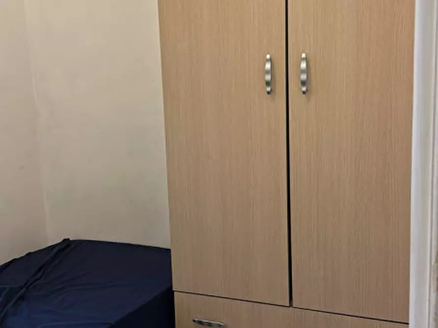 Immagine 9 di Camera in affitto  in Via Chiaia a Napoli