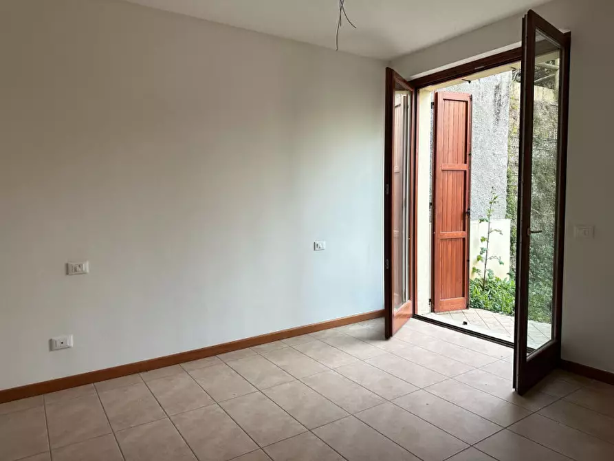 Immagine 20 di Appartamento in vendita  in Via Montemaderno a Toscolano-Maderno