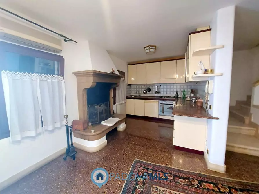 Immagine 1 di Casa indipendente in vendita  in VIA SAVONAROLA a Padova