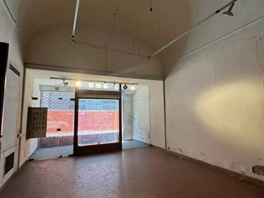 Immagine 1 di Negozio in affitto  in BORGO OGNISSANTI a Firenze