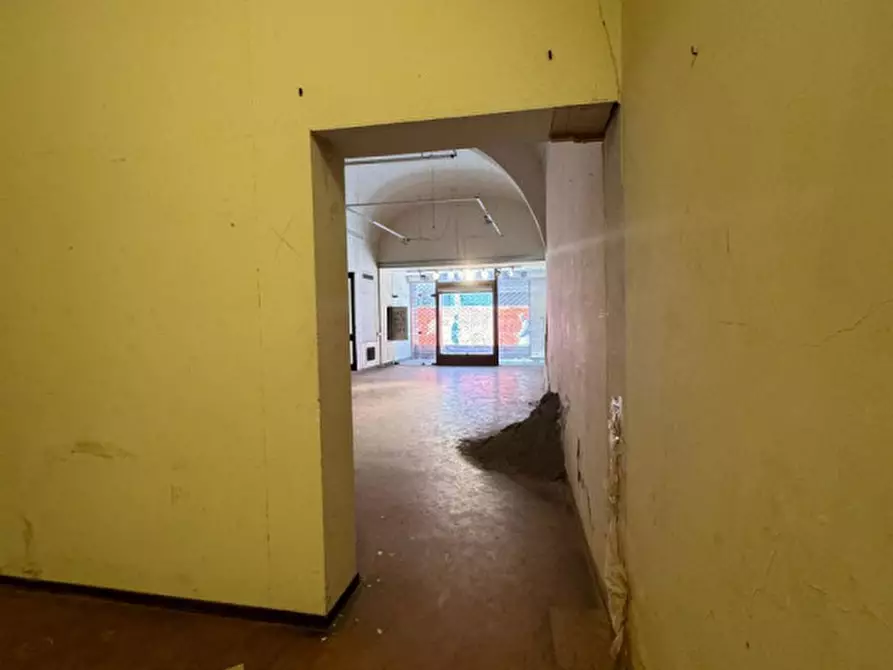 Immagine 2 di Negozio in affitto  in BORGO OGNISSANTI a Firenze