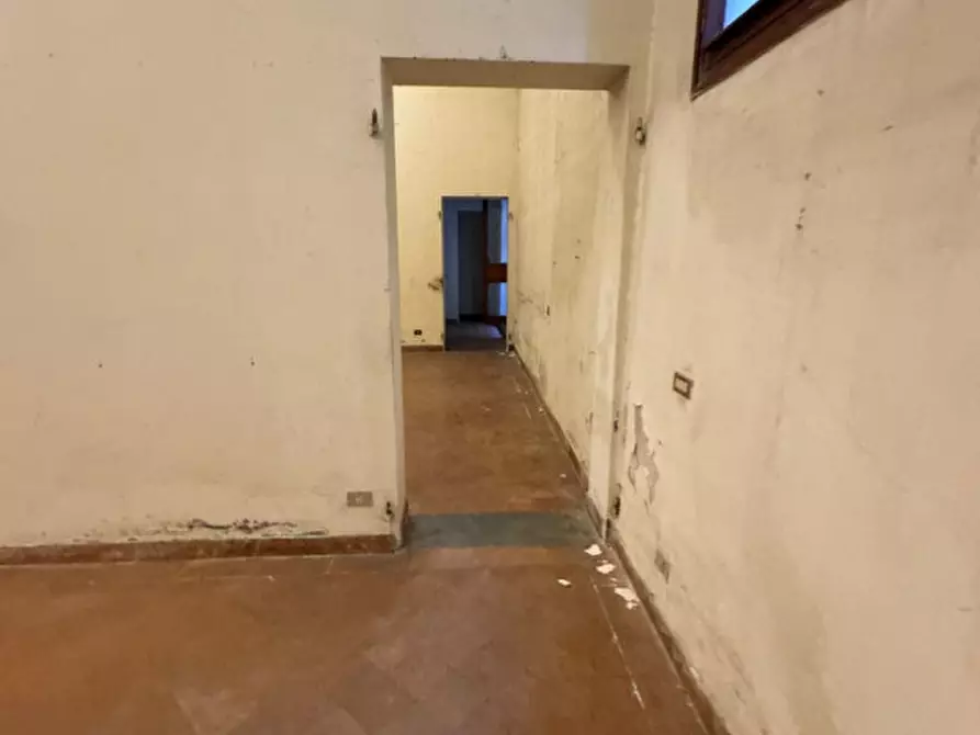 Immagine 3 di Negozio in affitto  in BORGO OGNISSANTI a Firenze