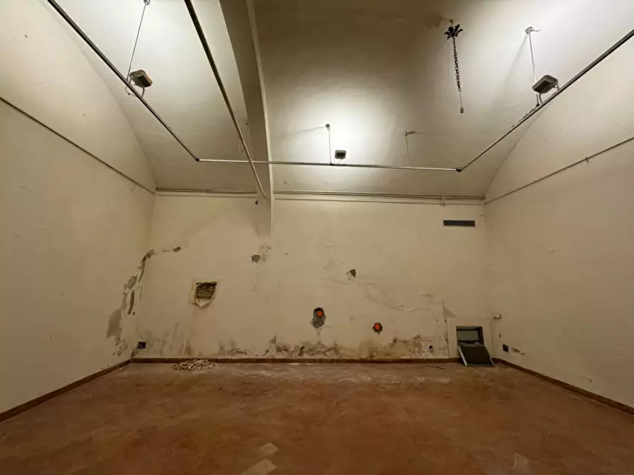 Immagine 4 di Negozio in affitto  in BORGO OGNISSANTI a Firenze