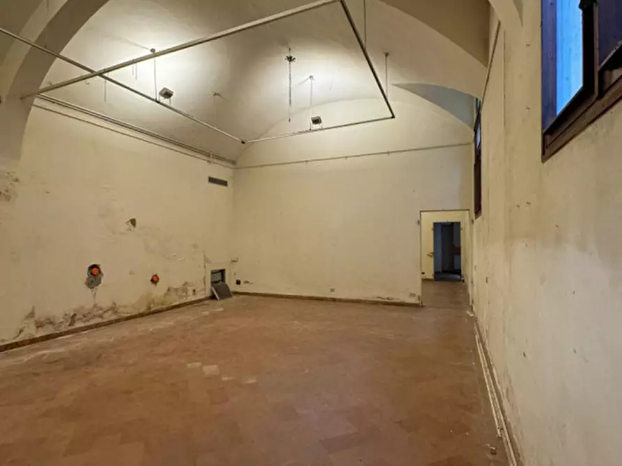 Immagine 5 di Negozio in affitto  in BORGO OGNISSANTI a Firenze