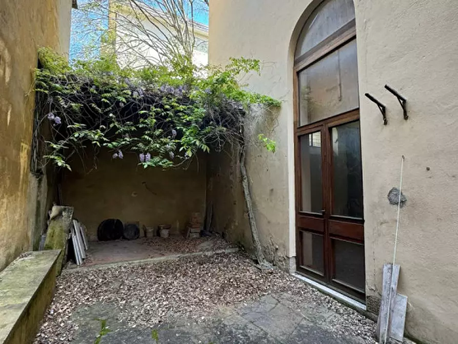 Immagine 7 di Negozio in affitto  in BORGO OGNISSANTI a Firenze