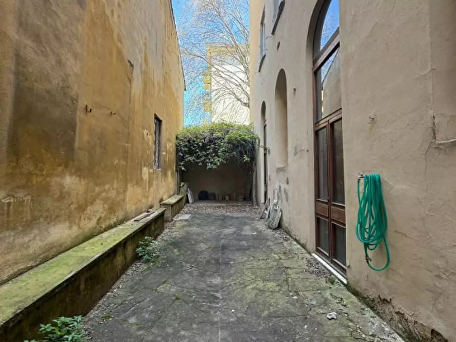 Immagine 8 di Negozio in affitto  in BORGO OGNISSANTI a Firenze