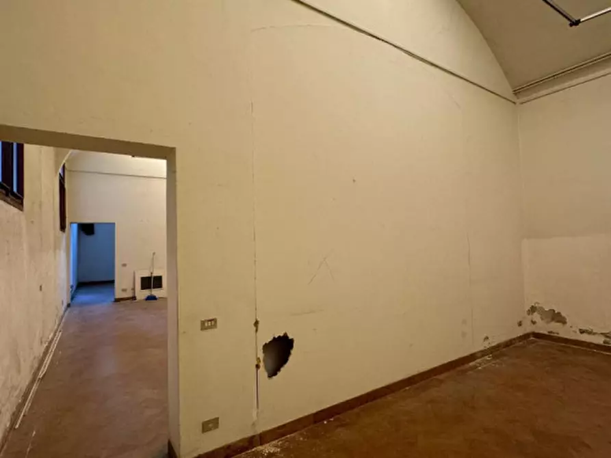 Immagine 10 di Negozio in affitto  in BORGO OGNISSANTI a Firenze