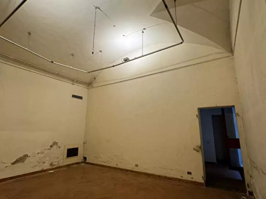 Immagine 12 di Negozio in affitto  in BORGO OGNISSANTI a Firenze