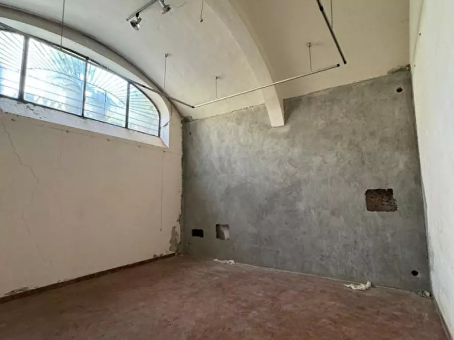 Immagine 14 di Negozio in affitto  in BORGO OGNISSANTI a Firenze