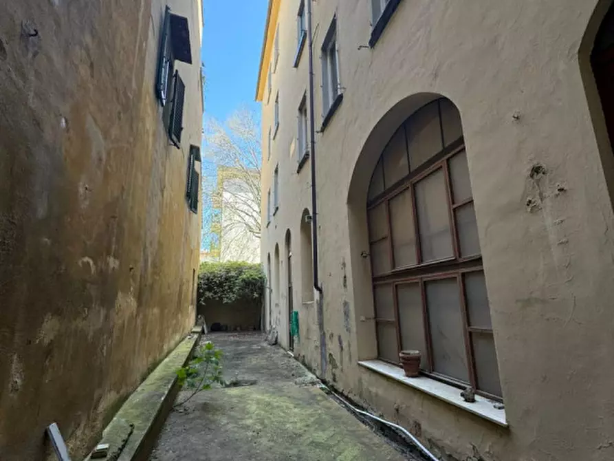 Immagine 16 di Negozio in affitto  in BORGO OGNISSANTI a Firenze