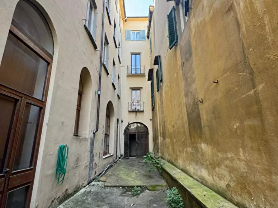 Immagine 19 di Negozio in affitto  in BORGO OGNISSANTI a Firenze