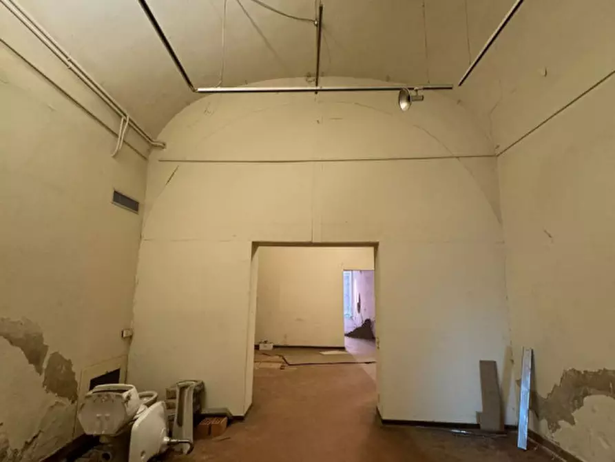 Immagine 20 di Negozio in affitto  in BORGO OGNISSANTI a Firenze