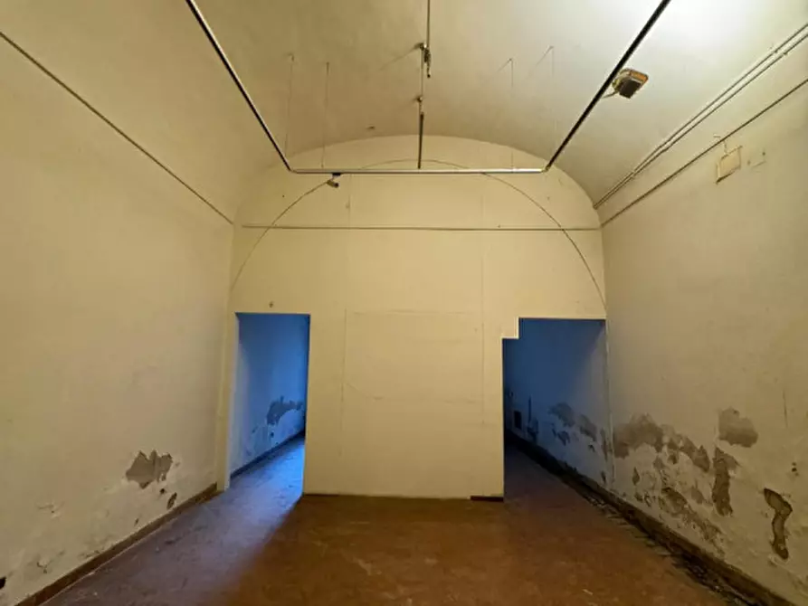 Immagine 21 di Negozio in affitto  in BORGO OGNISSANTI a Firenze