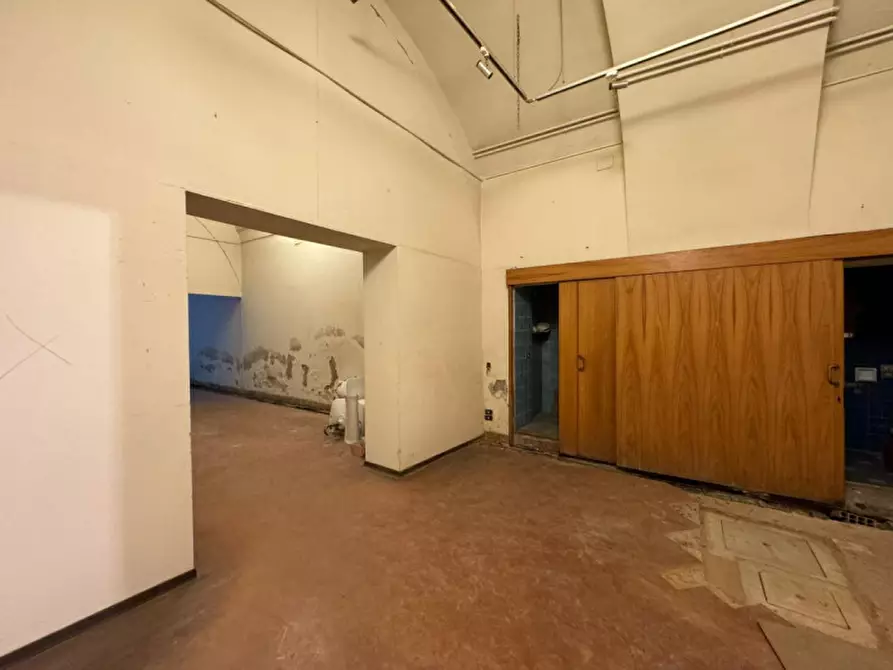 Immagine 23 di Negozio in affitto  in BORGO OGNISSANTI a Firenze